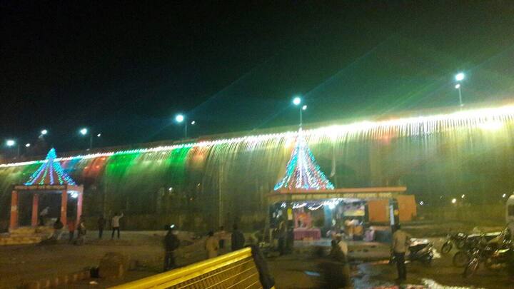 पाहा आणखी फोटो...