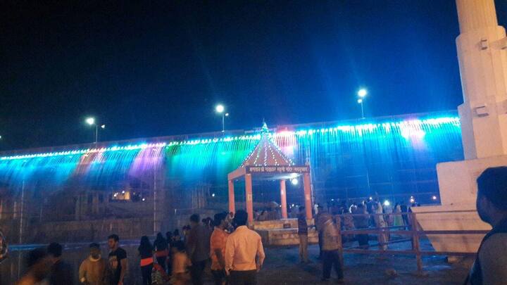 पाहा आणखी फोटो...