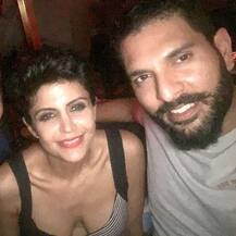 मंदिरा, युवराज आणि झहीरची... पार्टीत धमाल मस्ती 