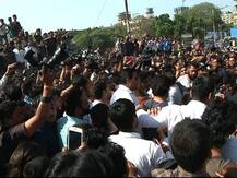 जबरा फॅन्सनी किंगखानला दमवलं!