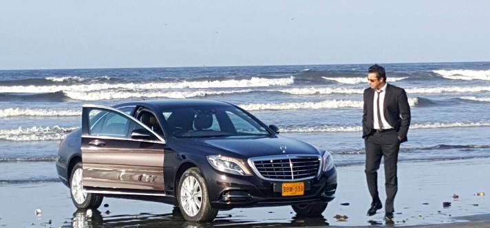 अक्रमच्या कारनं दुसऱ्या कारला धडक दिली होती. त्यानंतर त्याच्या कारवर गोळीबार करण्यात आला होता.