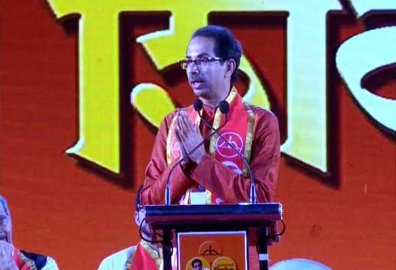 Uddhav Thackeray Satirical Comment On Pm Modi मित्रो किंवा भाईयो म्हटलं की लोक पळून जातात: उद्धव ठाकरे