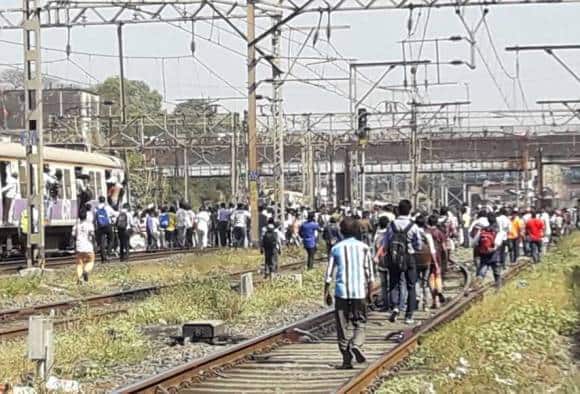 डोंबिवलीत रेल रोको करणाऱ्या दोन हजार जणांवर गुन्हा दाखल