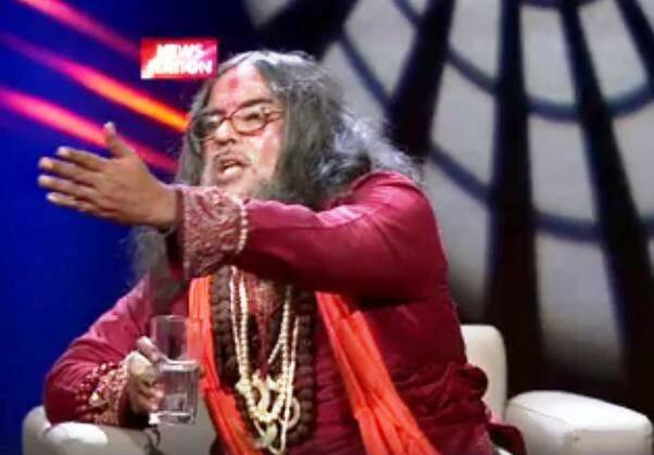 पण स्वामी ओम पुन्हा एकदा वादात सापडले आहेत. यावेळी न्यूज चॅनलच्या शोदरम्यान त्यांना धक्काबुक्की झाली. 
