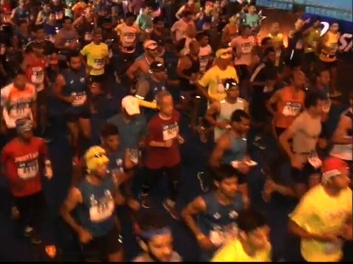 हाफ मॅरेथॉन आणि हौशी धावपटूंच्या मॅरेथॉनमध्ये देशविदेशातील धावपटूंनी सहभाग घेतला.