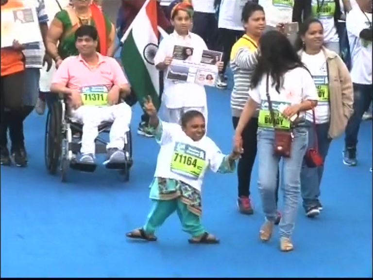 सीएसटीपासून सुरु झालेली दिव्यांगांची मॅरेथॉन मेट्रो सिनेमाजवळ संपली. या मॅरेथॉनसाठी 2.4 किलोमीटर इतकं अंतर ठेवण्यात आलं.