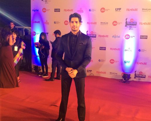 फिल्मफेअर अवॉर्ड शोमध्ये बॉलिवूडच्या ताऱ्यांचा जलवा