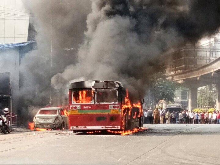 Best Fire On Andheri Kurla Road One Car Also Burnt मुंबईत अंधेरी-कुर्ला रोडवर बर्निंग बसचा थरार, शेजारची कारही जळून खाक