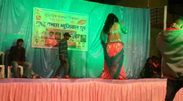 Vulgar Dance Near Temple In Virar विरारमध्ये मंदिराशेजारी अश्लिल डान्स, उत्तर भारतीय मंडळाचा कार्यक्रम