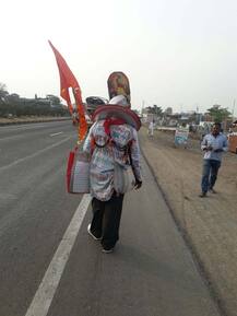  मराठा आरक्षणासाठी उलटे चालत पांडुरंगाला साकडं 