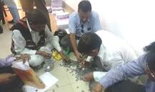 अनामत रक्कम म्हणून चिल्लर, पैसे मोजताना कर्मचाऱ्यांच्या नाकीनऊ