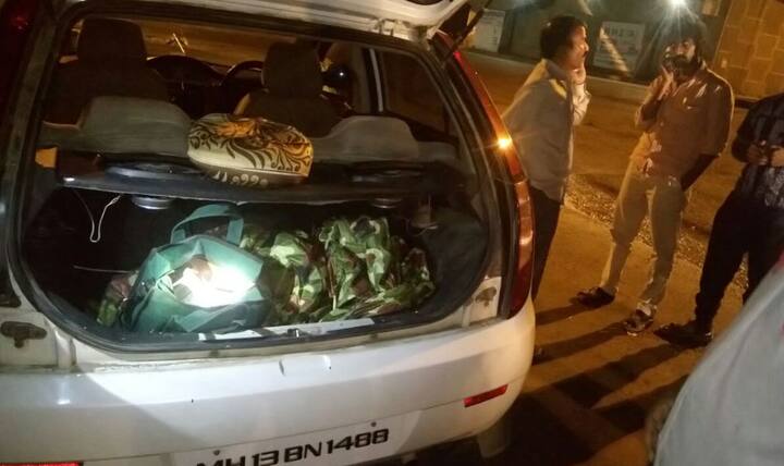 तुळजापूर नाक्यावरील नाकाबंदी पॉईंटवर शहर पोलिसांनी कारवाई केली.