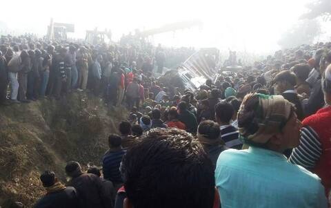 यूपीत स्कूल बसला भीषण अपघात, 13 मुलांचा मृत्यू यूपीत स्कूल बसला भीषण अपघात, 13 मुलांचा मृत्यू