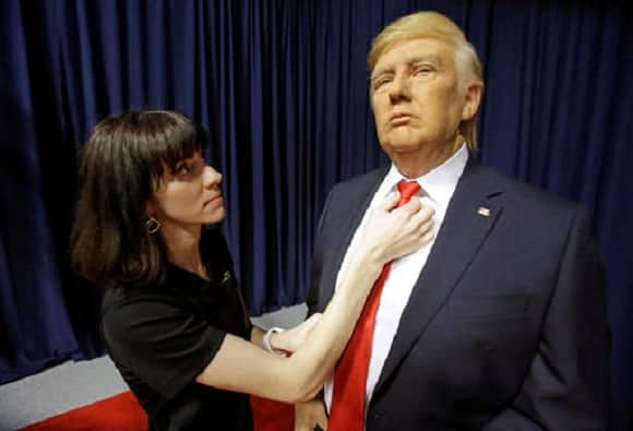मादाम तुसाँमध्ये डोनाल्ड ट्रम्प यांनी ओबामांची जागा घेतली! Donald Trump Waxwork Replaces Barack Obama At Madame Tussauds मादाम तुसाँमध्ये डोनाल्ड ट्रम्प यांनी ओबामांची जागा घेतली!
