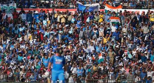 युवराजने संघ संकटात असताना 150 धावांची वादळी खेळी करत जुन्या स्टाईलमध्ये फटकेबाजी करुन चाहत्यांची मनं जिंकली.