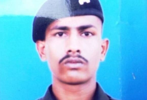 Pakistan Released Indian Jawan Chandu Babulal Chauhan Who Accidently Crossed Border पाकिस्तानकडून भारतीय जवान चंदू चव्हाण यांची सुटका