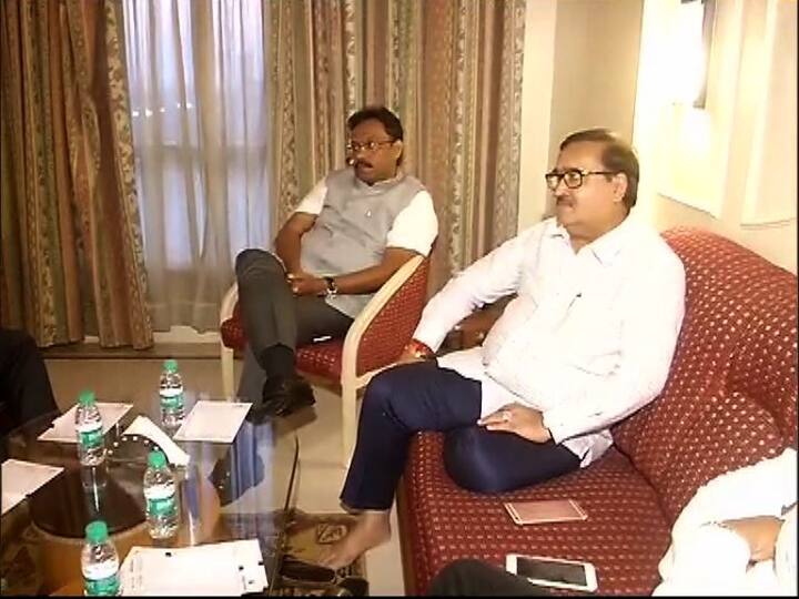 भाजपची ताकद वाढली असताना कमी जागेचा प्रस्ताव का? अशी विचारणा झाली असता ‘आमची पण ताकद वाढली आहे. त्यामुळे आम्हालाही जागा वाढवून द्या.’ अशी सेनेनं उलट मागणी केली.