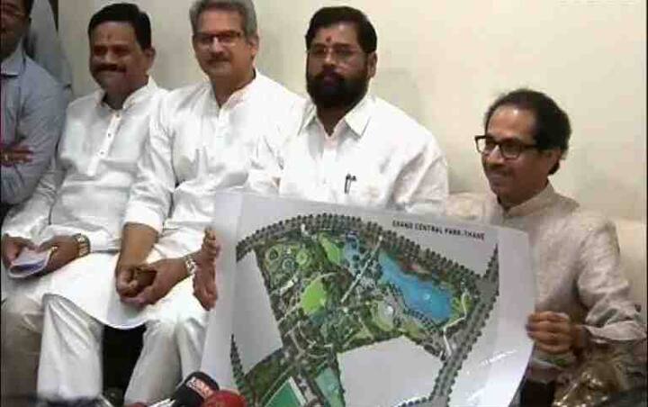 खारेगाव चौपाटी सिंगापूरच्या धर्तीवर अत्याधुनिक आंतराष्ट्रीय पातळीवरची चौपाटी केली जाईल : उद्धव ठाकरे. 
