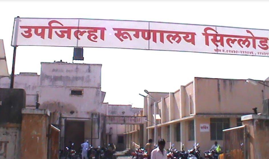 कुत्रा चावलेल्या दोन गायींचं दूध प्यायल्याने 81 जणांना विषबाधा Aurangabad People Got Food Poison After Drinking Cow Milk कुत्रा चावलेल्या दोन गायींचं दूध प्यायल्याने 81 जणांना विषबाधा
