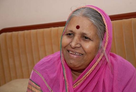 Maharashtra Padma Shri Sindhutai Sapkal Passed Away cremation today afternoon at Pune अनाथांची माय हरपली! पद्मश्री सिंधुताई सपकाळ यांचं हृदय विकाराच्या झटक्यानं निधन, आज दुपारी अंत्यसंस्कार