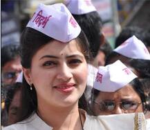 कोण आहेत नवनीत कौर?