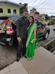 पोलार्ड कुटुंबं भारतीय वेशात 