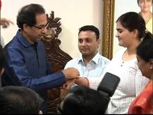 युतीच्या काडीमोडनंतर उमेदवारीसाठी सर्वपक्षीय मातोश्रीवर