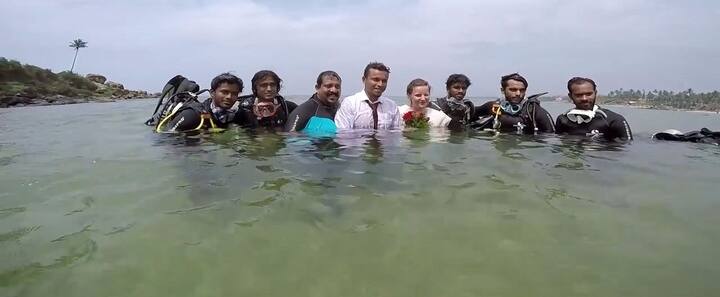 निखिल पवार हे स्वतः डायव्हिंग इंस्ट्रक्टर असून अशा पद्धतीने लग्न करण्याची त्यांची ईच्छा होती.