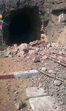 खंडाळा स्टेशनजवळ बोगद्यात दगड पडून अपघात, एकाचा मृत्यू