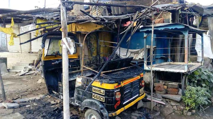 नाशिकमधील पंचवटी आणि भद्रकालीत अज्ञातांनी गाड्यांची जाळपोळ केली.