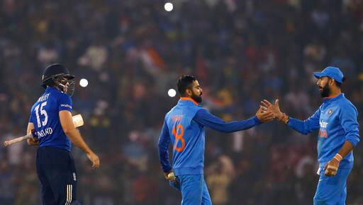 क्रिकेटच्या इतिहासात केवळ दुसऱ्यांदा 8 विकेट अशा पद्धतीने घेण्यात आल्या. इंग्लंडने केवळ 8 धावांमध्ये 8 फलंदाज गमावले.