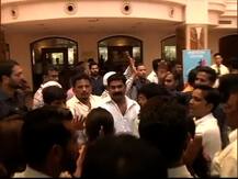 संजय निरुपम-गुरुदास कामत कार्यकर्ते भिडले