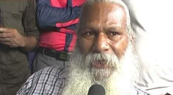 इंटरनेटवरुन भूतबाधा उतरवणाऱ्या बाबाचं व्हायरल सत्य Viral Sach Know The Truth Of Baba Bhoot Possessed इंटरनेटवरुन भूतबाधा उतरवणाऱ्या बाबाचं व्हायरल सत्य