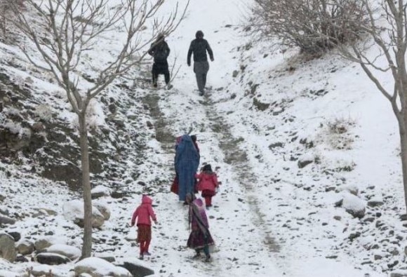 Heavy Snowfalls And Avalanches Kill 100 Peoples In Afghanistan अफगाणिस्तानमध्ये बर्फवृष्टी आणि हिमस्खलनात 100 जणांचा मृत्यू
