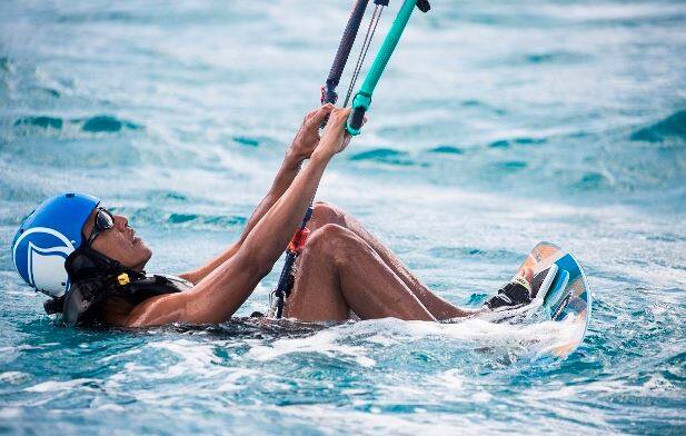 आता अमेरिकेच्या अध्यक्षपदाच्या जबाबदारीतून मुक्त झाल्यानंतर बराक ओबामा सुट्टीचा मनमुराद आनंत घेत आहेत. व्हाईट हाऊस सोडल्यानंतर ओबामांनी पहिल्यांदा कॅलिफोर्नियाच्या पाल्म स्प्रिंगमध्ये काही दिवस घालवले होते.