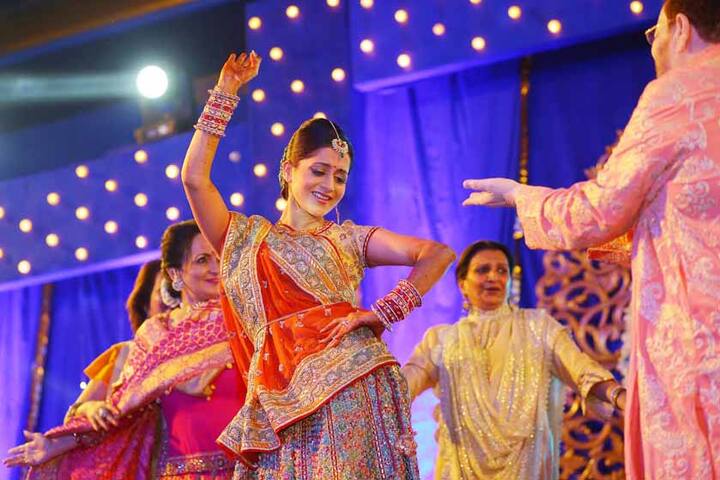 गेल्या वर्षी दसऱ्याच्या मुहूर्तावर म्हणजे 11 ऑक्टोबरला दोघांचा साखरपुडा झाला होता. 
