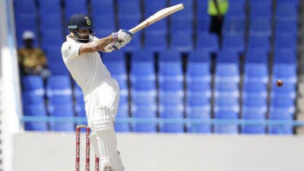 ही चार द्विशतकं त्यानं सहा महिने आणि 19 दिवसांच्या कालावधीत ठोकून ब्रॅडमन यांच्या कामगिरीची पुन्हा बरोबरी केली.