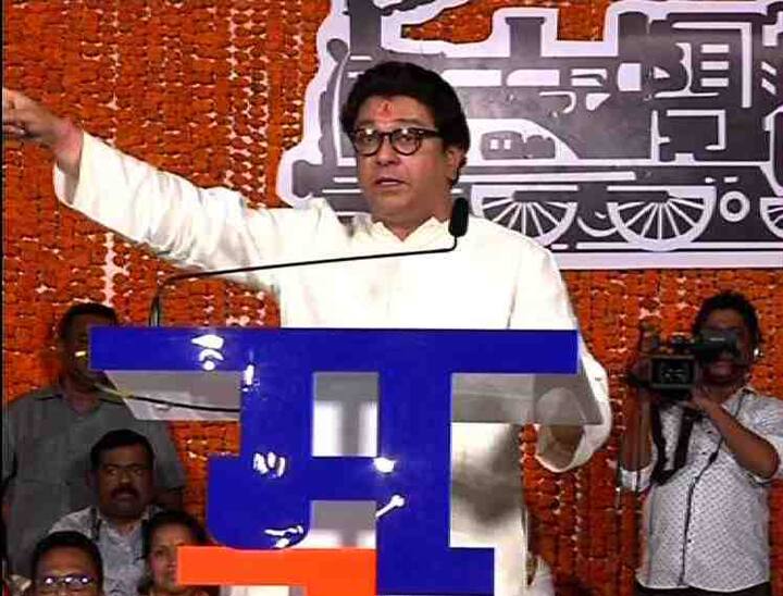 शिवाय शिवसेनेकडून बाळासाहेबांच्या नावाखाली भ्रष्टाचार दडवण्याचं काम केलं जात असल्याचा आरोपही राज ठाकरेंनी केला. बाळासाहेबांच्या नावाखाली महापौर बंगल्यावर डोळा असल्याची टीकाही त्यांनी केली.