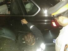 शिवसेनेचे माजी आमदार विनोद घोसाळकरांच्या गाडीच्या टायरला आग