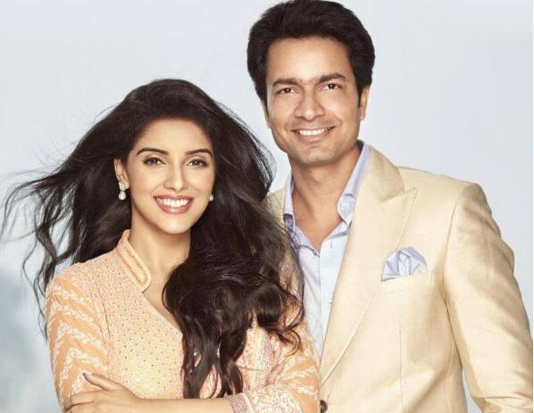 अभिनेत्री असिन आणि मायक्रोमॅक्सचा संस्थापक राहुल शर्मा 