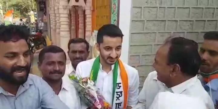 पाहा आणखी फोटो...