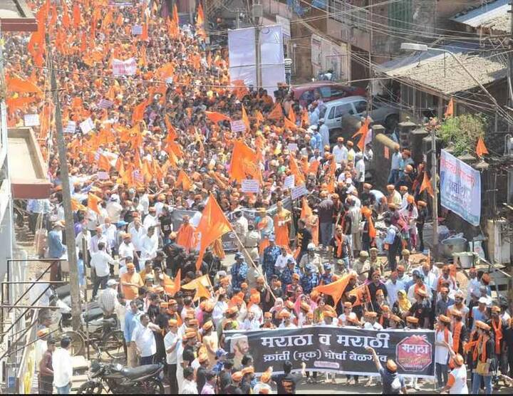 महाराष्ट्र कर्नाटक सीमाप्रश्न सोडवणुकीसाठी सहकार्य करावे, कोपर्डी आणि अन्य ठिकाणी घडलेल्या घटनेतील गुन्हेगारांना कठोर शासन करावे, ऍट्रॉसिटी कायद्यात सुधारणा करावी, मराठा समाजाला आरक्षण मिळावे, सरकारी परिपत्रके मराठीत द्यावीत, शेतकऱ्यांच्या समस्या दूर कराव्यात, शहाजी महाराज आणि शिवाजी महाराजांचे बंधू संभाजी महाराज यांची समाधी राष्ट्रीय स्मारक म्हणून घोषित करावे, शेतकऱ्यांच्या सुपीक जमिनी संपादन करू नयेत, रस्ता रुंदीकरणात जागा गेलेल्याना नुकसान भरपाई द्यावी या बरोबरच अन्य मागण्यासाठी मराठा समाजाने मराठा क्रांती मोर्चा काढून समाजाच्या अभेद्य एकीचे आणि आपल्या ताकदीचे दर्शन घडवले. 