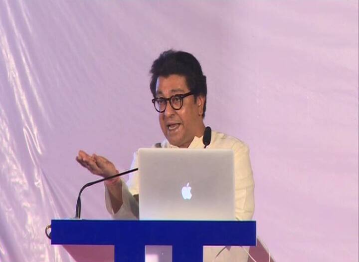 नाशिकमध्ये दादासाहेब फाळके स्मारक बांधायचं असल्याचंही राज ठाकरेंनी सांगितलं. हे स्मारक एवढं सुंदर असेल की, बॉलिवूडचे अभिनेते-अभिनेत्री स्वतःहून इथे येऊन स्मारक पाहतील, असं ते म्हणाले.