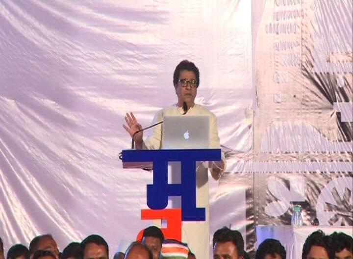 20 लाख लिटर्सच्या 17 पाण्याच्या टाक्या उभ्या केल्या. नाशिकमध्ये मुकणे धरणातून 16 किलोमीटरची थेट पाईपलाईन टाकली, त्यामुळे शहराचा 40 वर्षांचा पाण्याचा प्रश्न मिटेल, असं राज ठाकरेंनी सांगितलं.