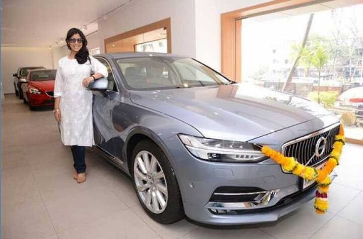 छोट्या पडद्यावरील आणि दंगल सिनेमातील अभिनेत्री साक्षी तन्वरनं देखील नुकतीच शानदार व्होल्वो S90 ही कार खरेदी केली आहे. (Picture credit: Instagram- volvoautoindia) 