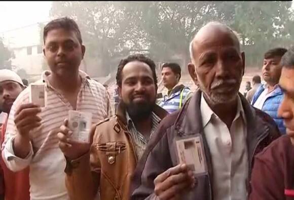 Voting For Uttar Pradesh Third Phase Election उत्तर प्रदेशमध्ये तिसऱ्या टप्प्यातील 69 जागांसाठी मतदान