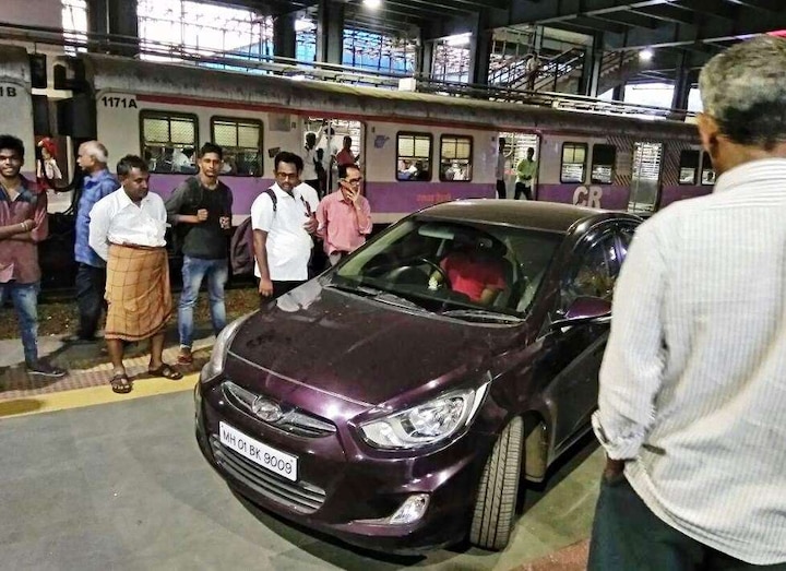Youth Drives Car Onto Andheri Railway Station Platform मुंबईत क्रिकेटरने अंधेरी स्टेशनच्या प्लॅटफॉर्मवर कार घुसवली!
