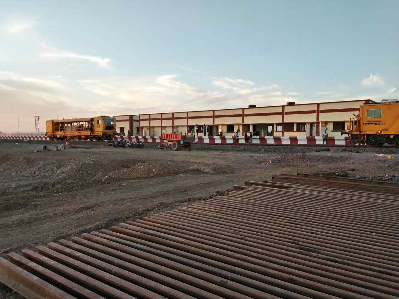 अहमदनगर-बीड-परळी मार्गावर पहिल्यांदाच रेल्वे इंजिन धावलं!