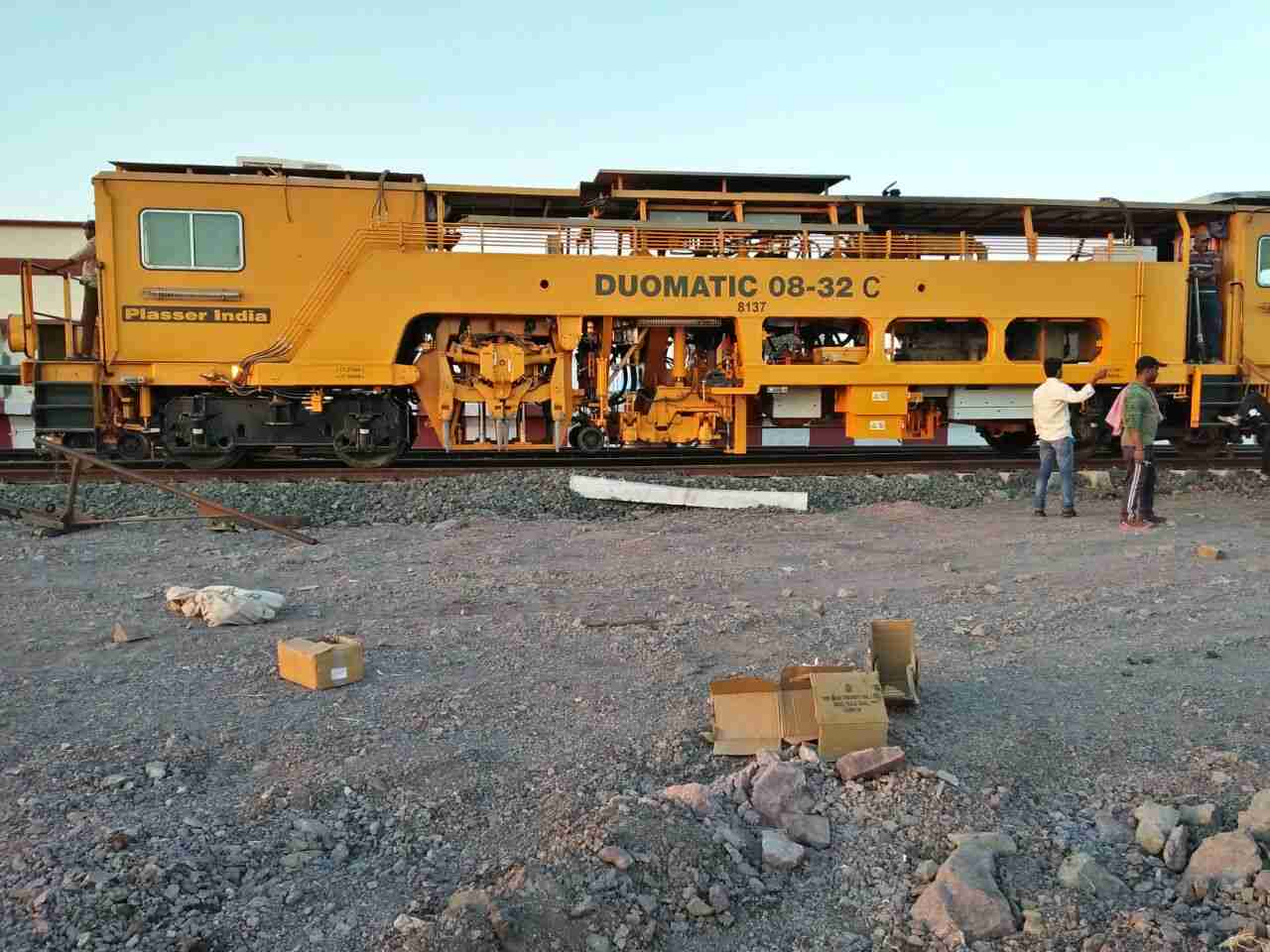 अहमदनगर-बीड-परळी मार्गावर पहिल्यांदाच रेल्वे इंजिन धावलं!