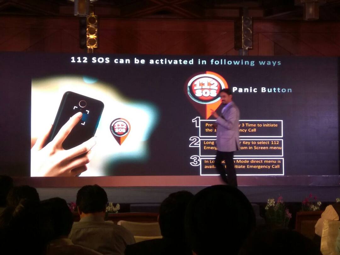 It Minister Ravi Shankar Prasad Launches Indias First Mobile Handset With Panic Button K10 2017 पॅनिक बटणचा भारतातला पहिला फोन लाँच